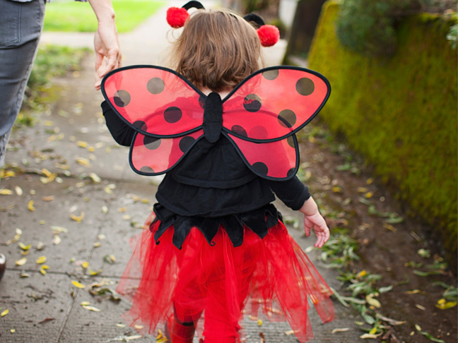 10 Smart Strategies for Keeping Your Kids Safe on Halloween