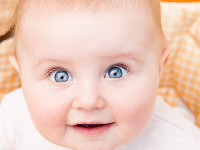 Watch This Baby's Amazing Reaction When Mom Sings