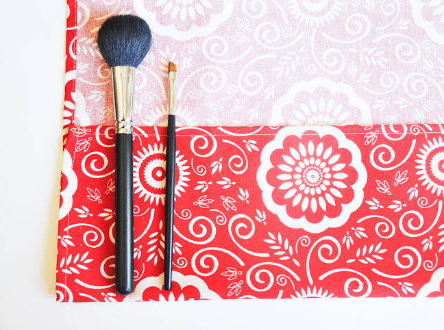 DIY Oilcloth Makeup Brush Roll