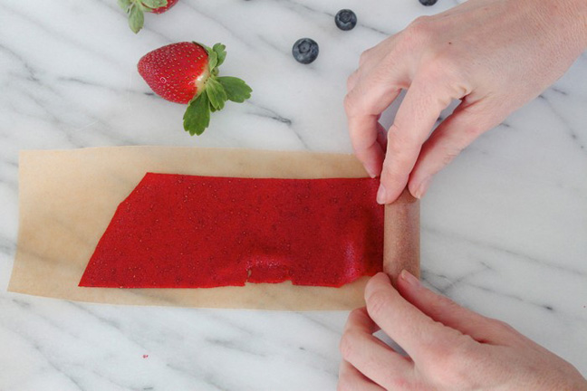 DIY Healthy Fruit Roll Ups for Kids (and Happy Moms)