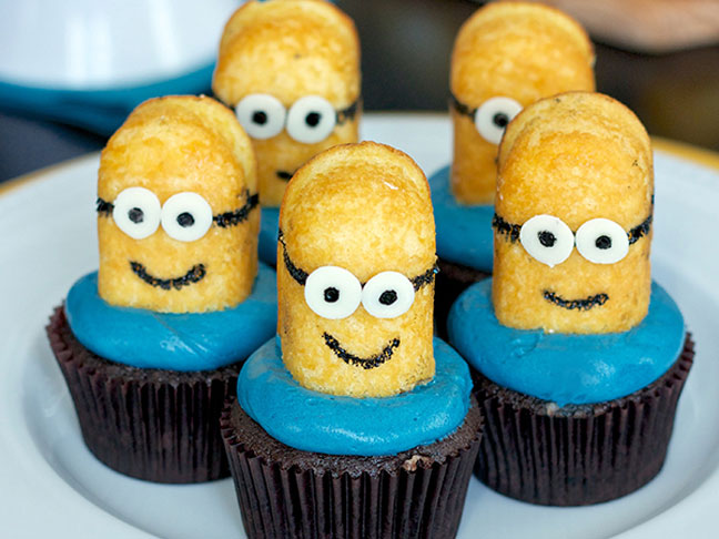 15 Easy-to-Make Minions Cupcakes & Cakes