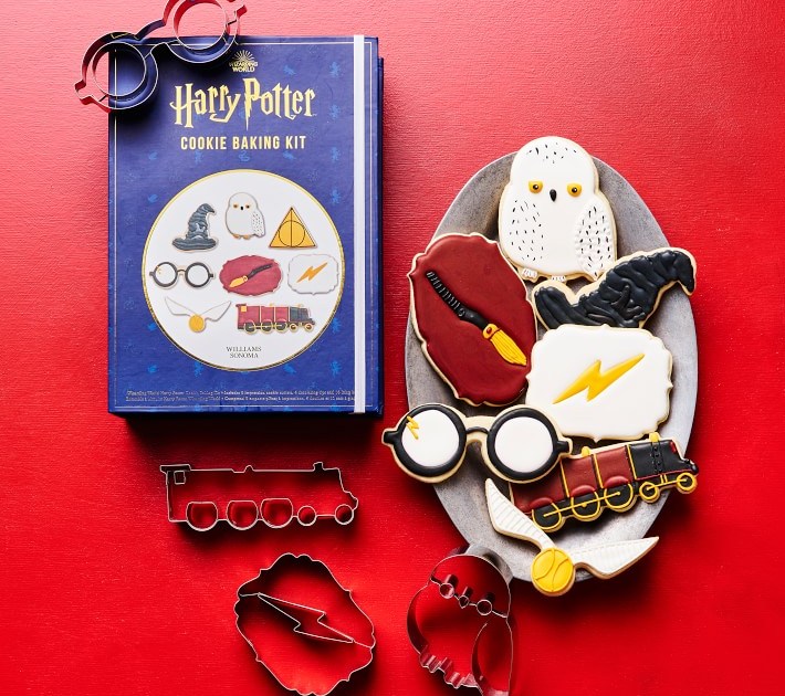 https://www.momtastic.com/wp-content/uploads/sites/5/2018/11/harry-potter-cookie-cutter-set.jpg?resize=710,630