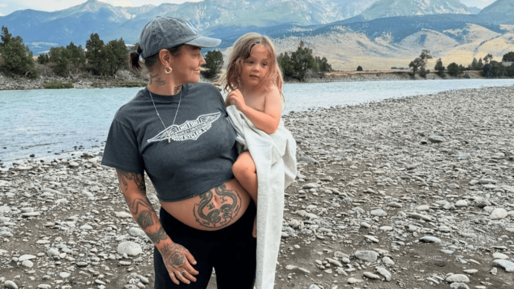 Elle King with son Lucky Levi