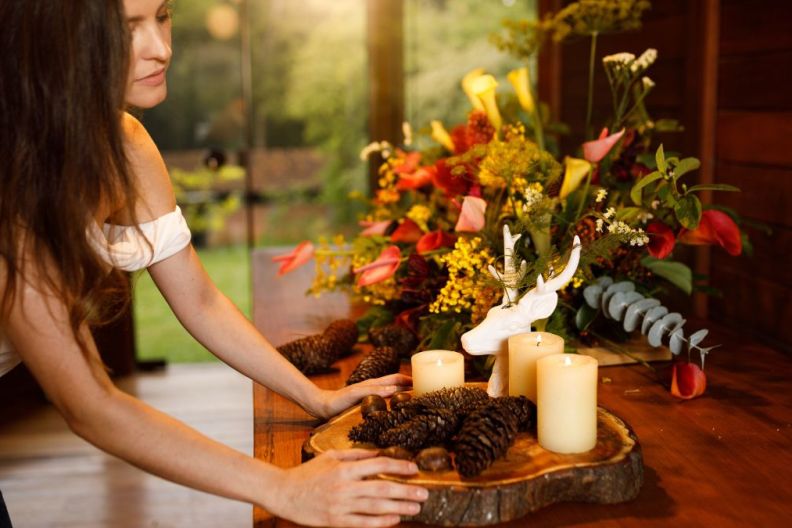 Table with fall-coded centerpieces that could be a good DIY idea.