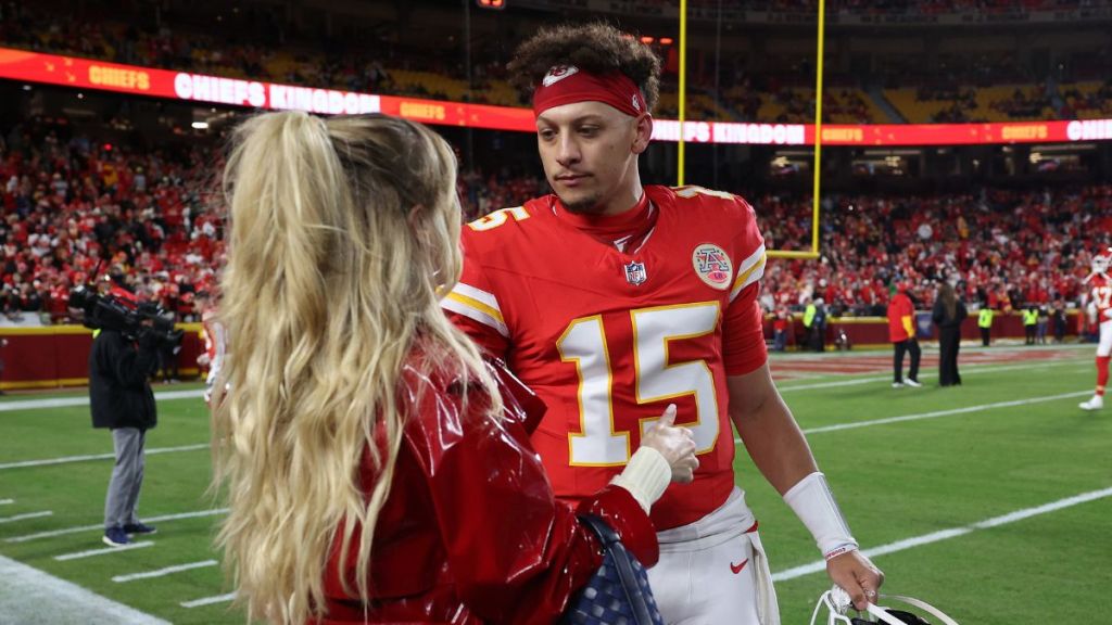 Patrick Mahomes #15 of the Kansas City Chiefs and his wife, Brittany Mahomes, embrace prior to the game against the Los Angeles Chargers at GEHA Field at Arrowhead Stadium on December 08, 2024 in Kansas City, Missouri.