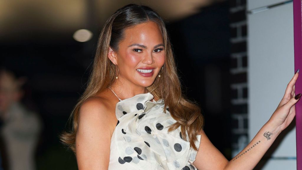 Chrissy Teigen son daughter