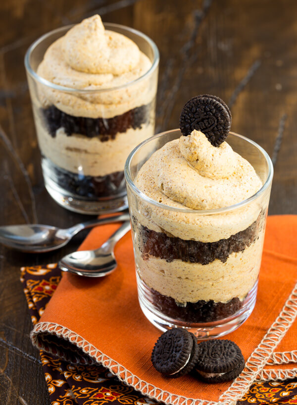 https://www.momtastic.com/wp-content/uploads/sites/5/gallery/11-easy-no-bake-fall-dessert-recipes-that-kids-can-make-themselves/no-bake-oreo-and-pumpkin-cheesecake-trifles-1-of-2.jpg