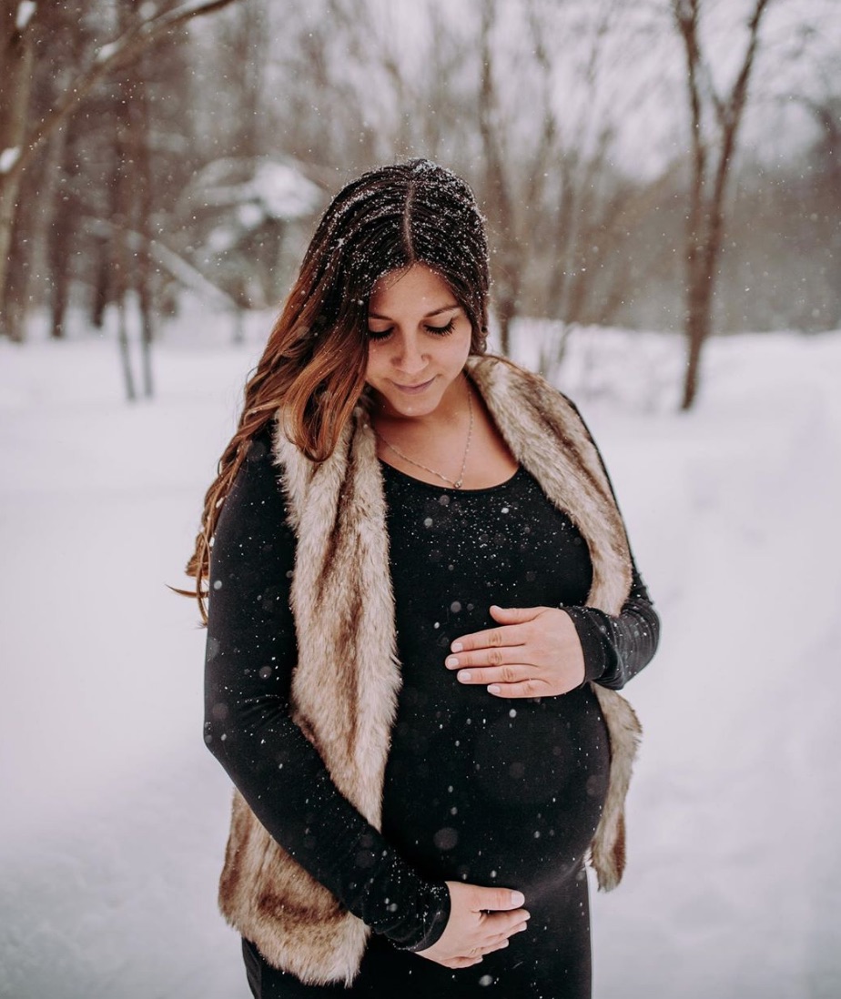 Winter-Themed Pregnancy Announcement Ideas